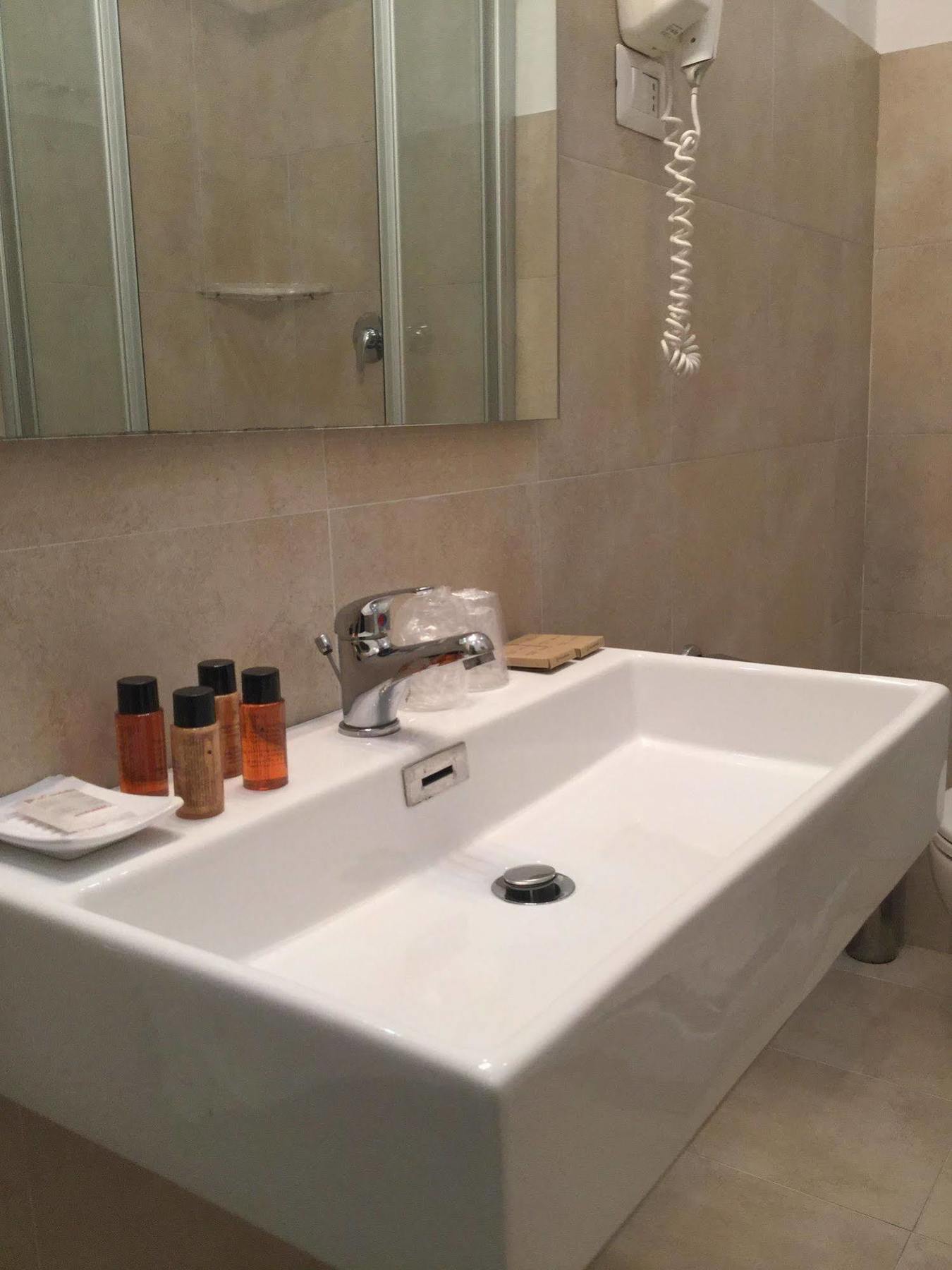 Rhome Terminal Guest House Рим Екстер'єр фото