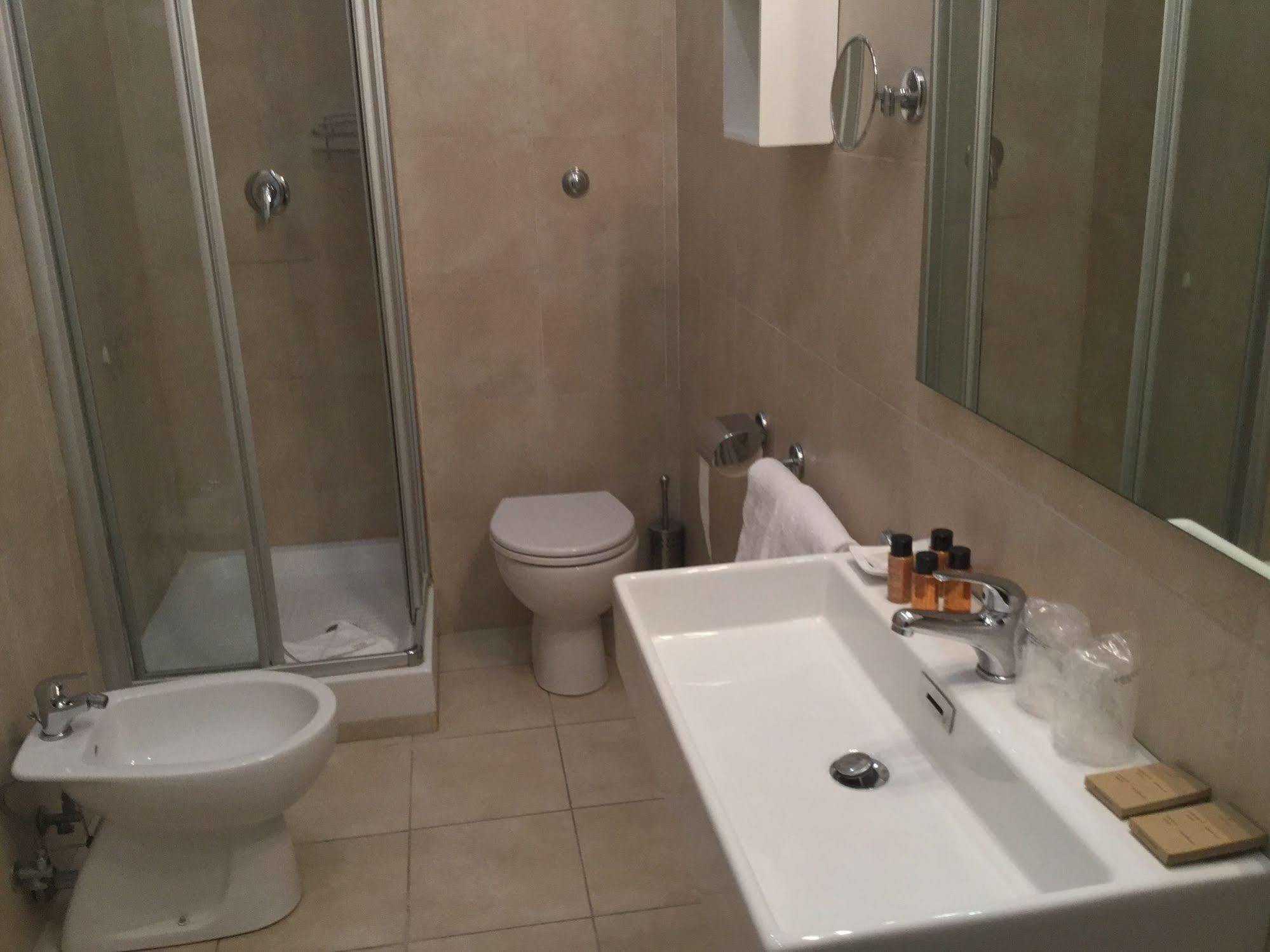 Rhome Terminal Guest House Рим Екстер'єр фото